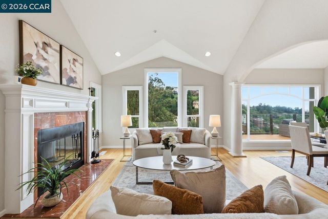 7075 Elverton Dr, Oakland, CA 94611