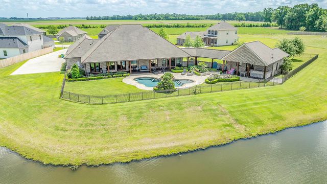 126 Sternfels Court, Thibodaux, LA 70301