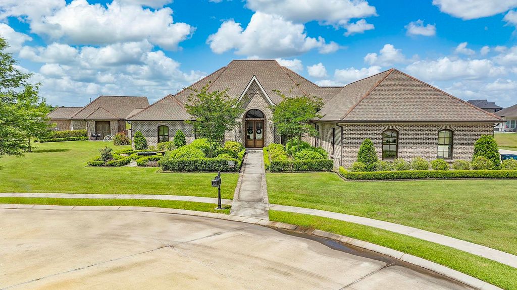 126 Sternfels Court, Thibodaux, LA 70301