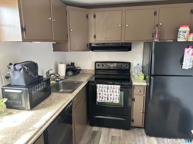 27 Brewster Road D, Glastonbury, CT 06033