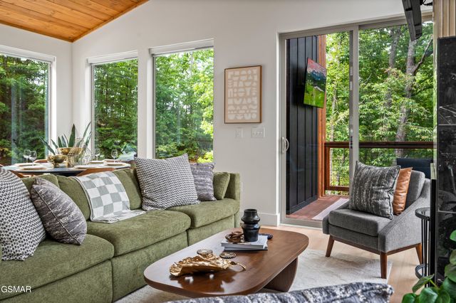 803 Big Bear Ridge Road, Gatlinburg, TN 37738