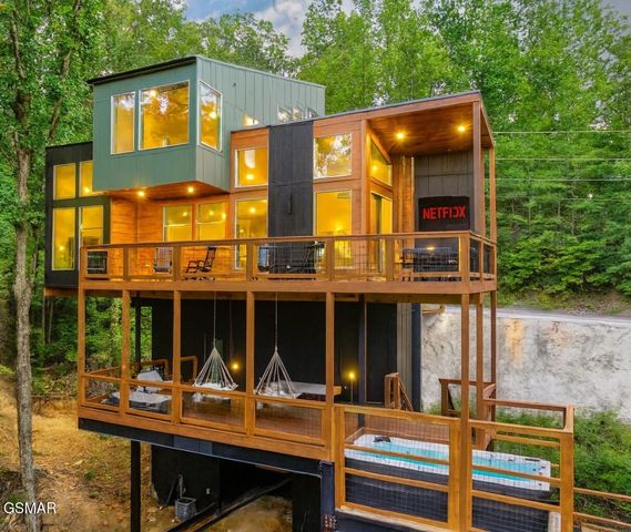 803 Big Bear Ridge Road, Gatlinburg, TN 37738