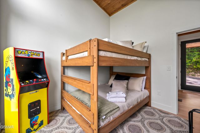 803 Big Bear Ridge Road, Gatlinburg, TN 37738