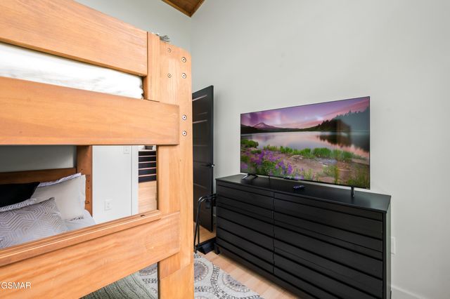 803 Big Bear Ridge Road, Gatlinburg, TN 37738
