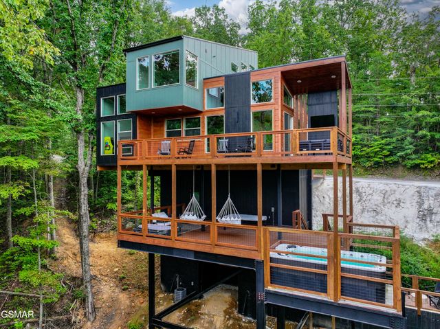 803 Big Bear Ridge Road, Gatlinburg, TN 37738