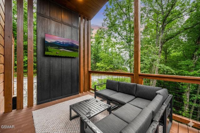 803 Big Bear Ridge Road, Gatlinburg, TN 37738