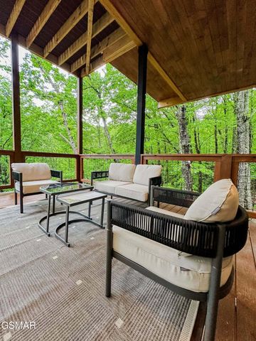 803 Big Bear Ridge Road, Gatlinburg, TN 37738