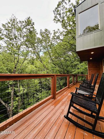 803 Big Bear Ridge Road, Gatlinburg, TN 37738