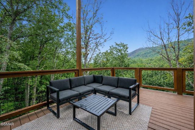 803 Big Bear Ridge Road, Gatlinburg, TN 37738