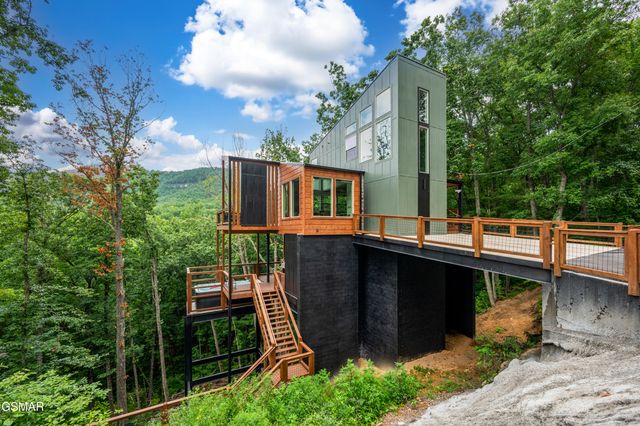 803 Big Bear Ridge Road, Gatlinburg, TN 37738