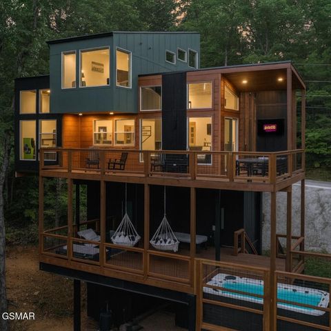 803 Big Bear Ridge Road, Gatlinburg, TN 37738