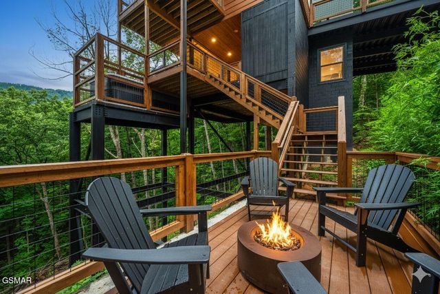 803 Big Bear Ridge Road, Gatlinburg, TN 37738