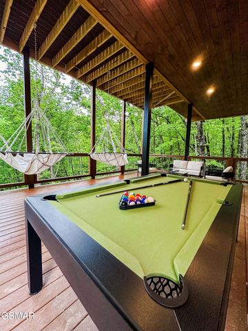 803 Big Bear Ridge Road, Gatlinburg, TN 37738