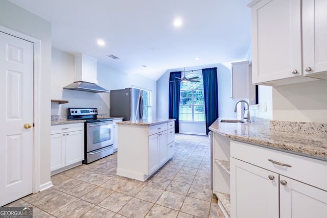 114 Greenpointe Way, Carrollton, GA 30117
