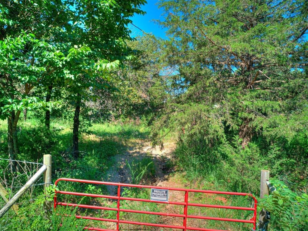 9741 Dobbs Road, Wellston, OK 74881