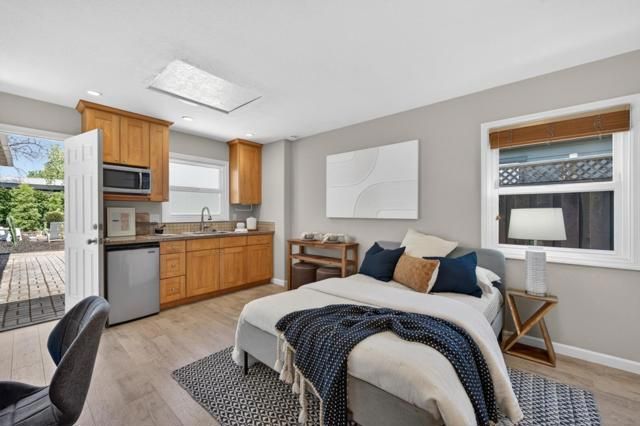 912 Montgomery Street, San Carlos, CA 94070