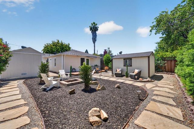 912 Montgomery Street, San Carlos, CA 94070