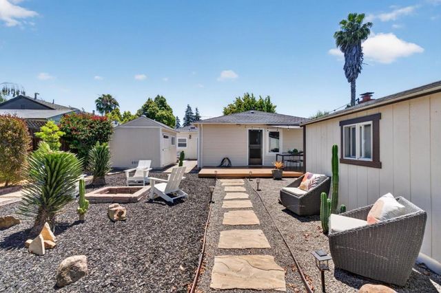 912 Montgomery Street, San Carlos, CA 94070