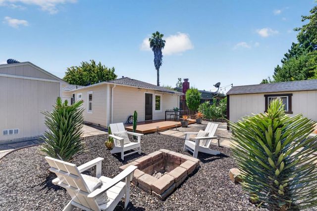 912 Montgomery Street, San Carlos, CA 94070