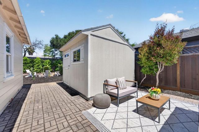912 Montgomery Street, San Carlos, CA 94070