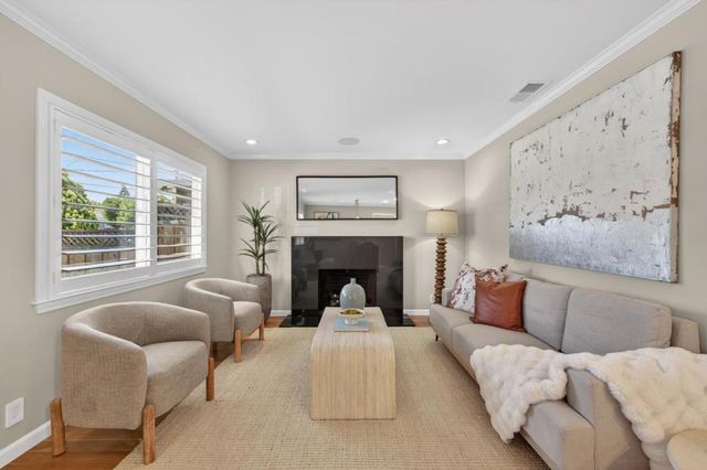 912 Montgomery Street, San Carlos, CA 94070