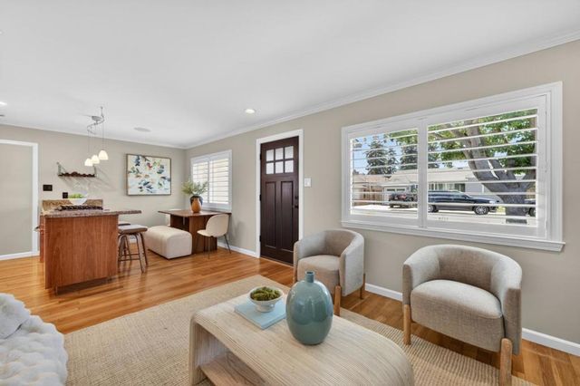 912 Montgomery Street, San Carlos, CA 94070