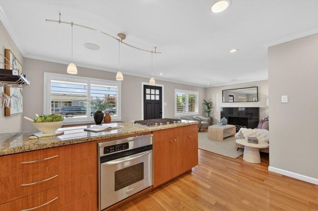 912 Montgomery Street, San Carlos, CA 94070
