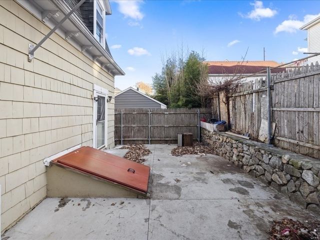 334 Fountain St, Fall River, MA 02721
