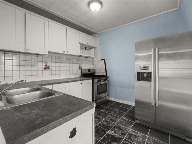 334 Fountain St, Fall River, MA 02721