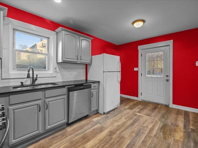 334 Fountain St, Fall River, MA 02721
