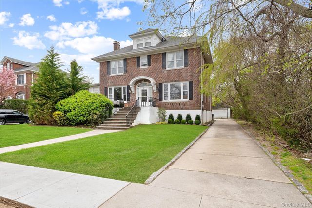 61 Margaret Avenue, Lawrence, NY 11559
