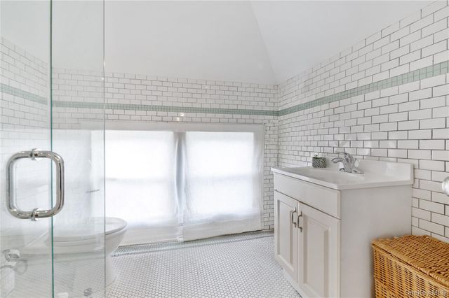 61 Margaret Avenue, Lawrence, NY 11559