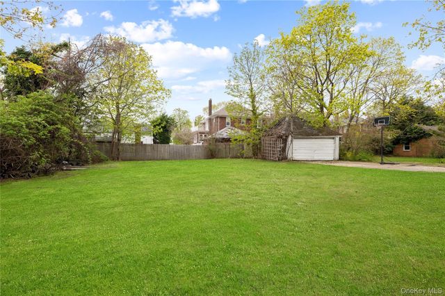61 Margaret Avenue, Lawrence, NY 11559