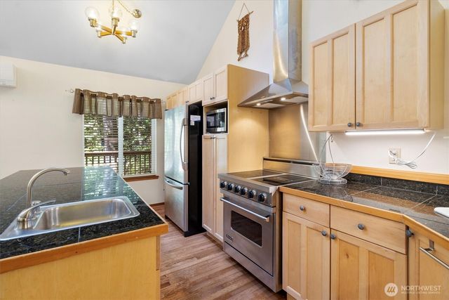 7036 Rainier Way, Glacier, WA 98244