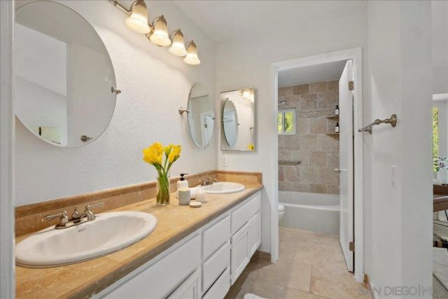 9451 Lake Murray Blvd E, San Diego, CA 92119