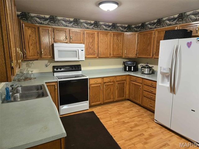 1362 Oakwood Drive, St Clair, MO 63077