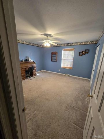 1362 Oakwood Drive, St Clair, MO 63077