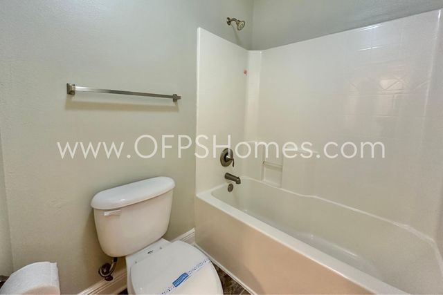 306 Gauntlet Drive, Crestview, FL 32539