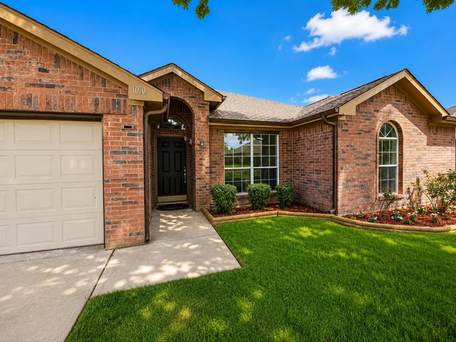 1010 Mediterranean Avenue, Midlothian, TX 76065