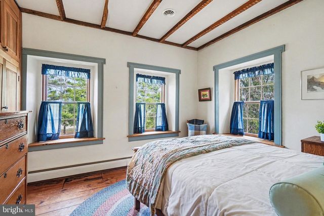 950 W SPRING VALLEY RD, Wellsville, PA 17365