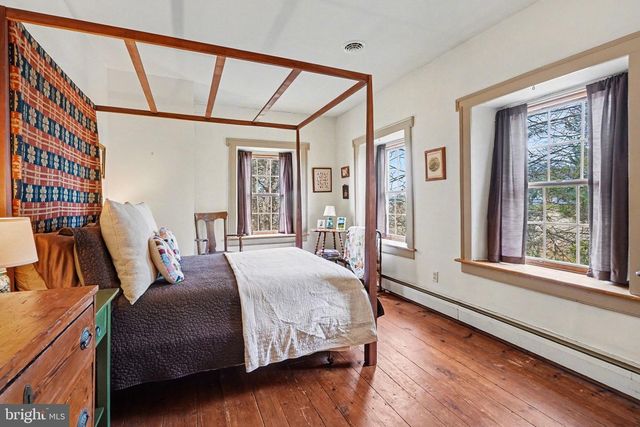 950 W SPRING VALLEY RD, Wellsville, PA 17365