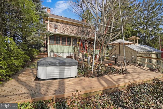 950 W SPRING VALLEY RD, Wellsville, PA 17365