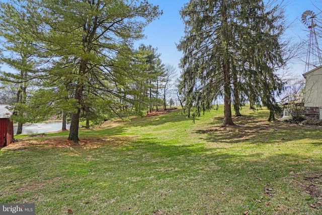 950 W SPRING VALLEY RD, Wellsville, PA 17365