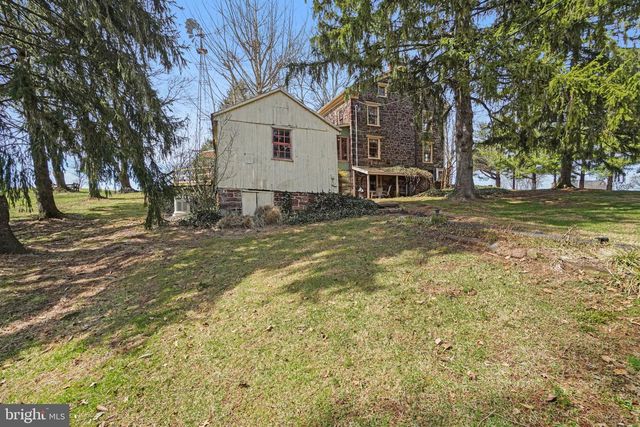 950 W SPRING VALLEY RD, Wellsville, PA 17365