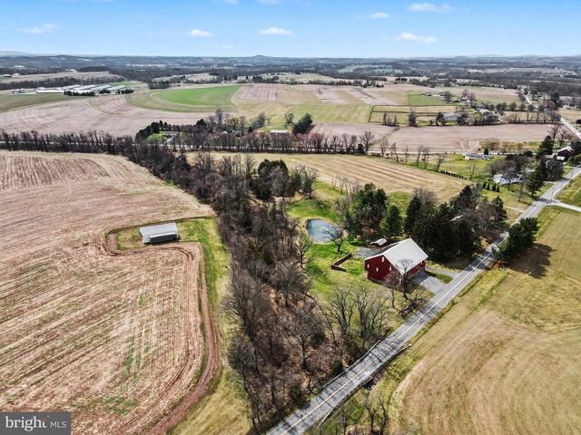 950 W SPRING VALLEY RD, Wellsville, PA 17365