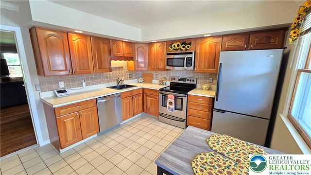 194 Springhouse Road, Allentown City, PA 18104