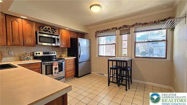 194 Springhouse Road, Allentown City, PA 18104