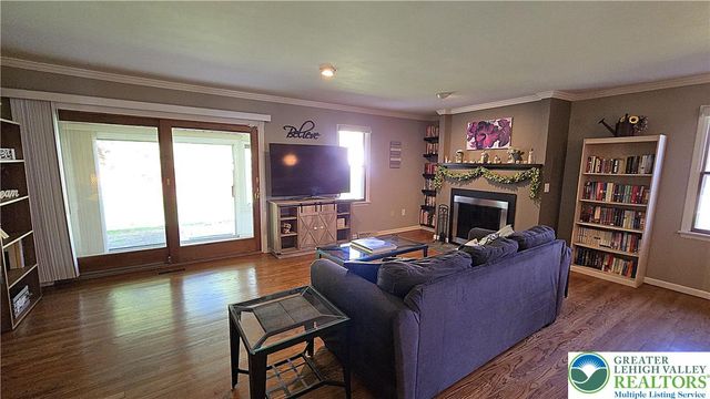 194 Springhouse Road, Allentown City, PA 18104