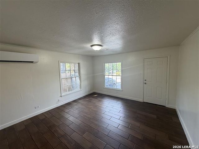 520 Gentleman Rd Apt 13, San Antonio, TX 78201