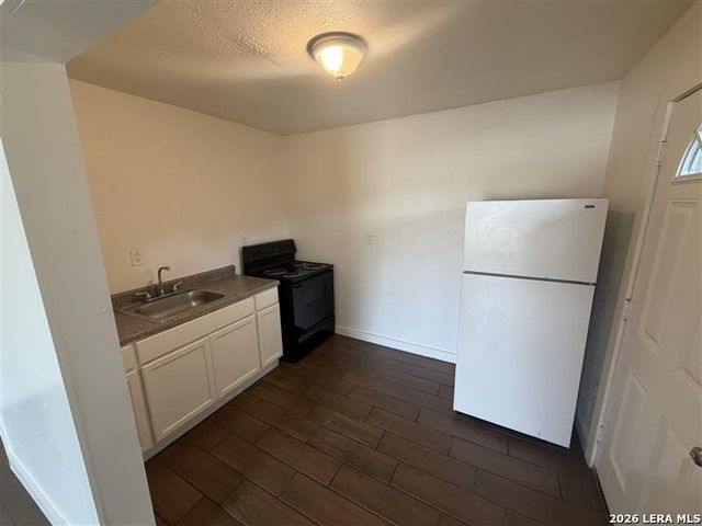 520 Gentleman Rd Apt 13, San Antonio, TX 78201